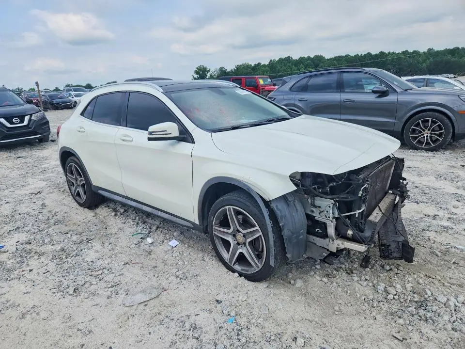 2015 MERCEDES-BENZ GLA 250  