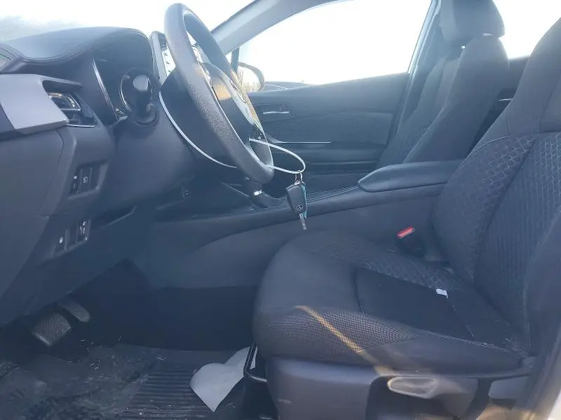 2021 TOYOTA C-HR XLE  