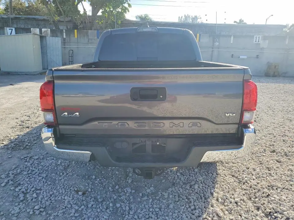 2018 TOYOTA TACOMA SR5 V6  