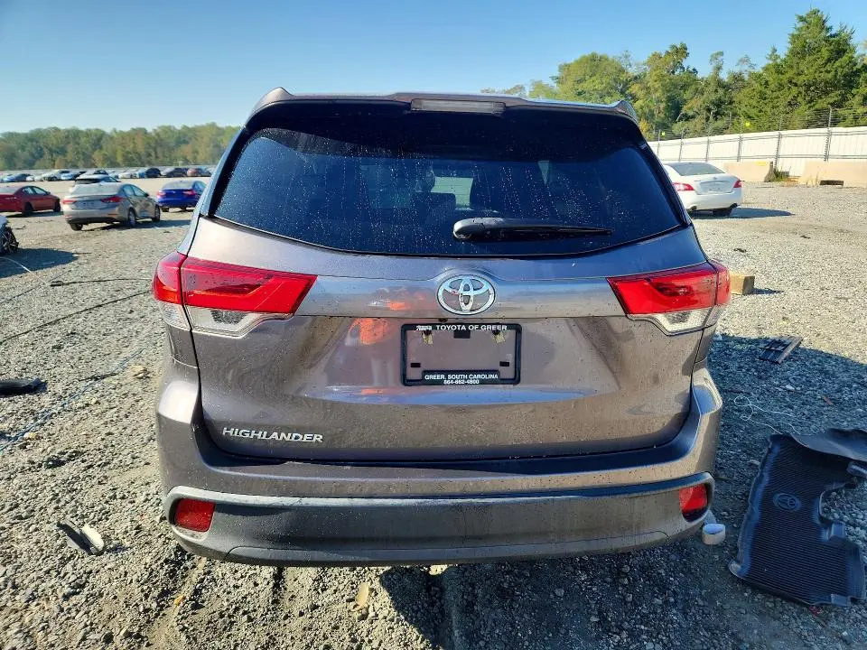 2019 TOYOTA HIGHLANDER LE  