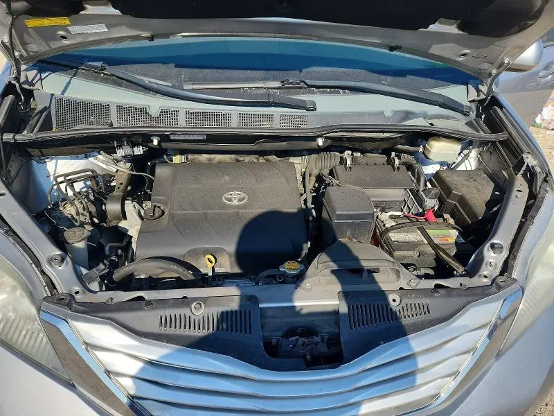2013 TOYOTA SIENNA XLE 7-PASSENGER  