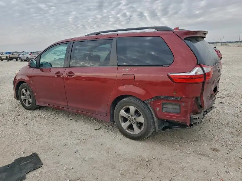 2018 TOYOTA SIENNA LE  