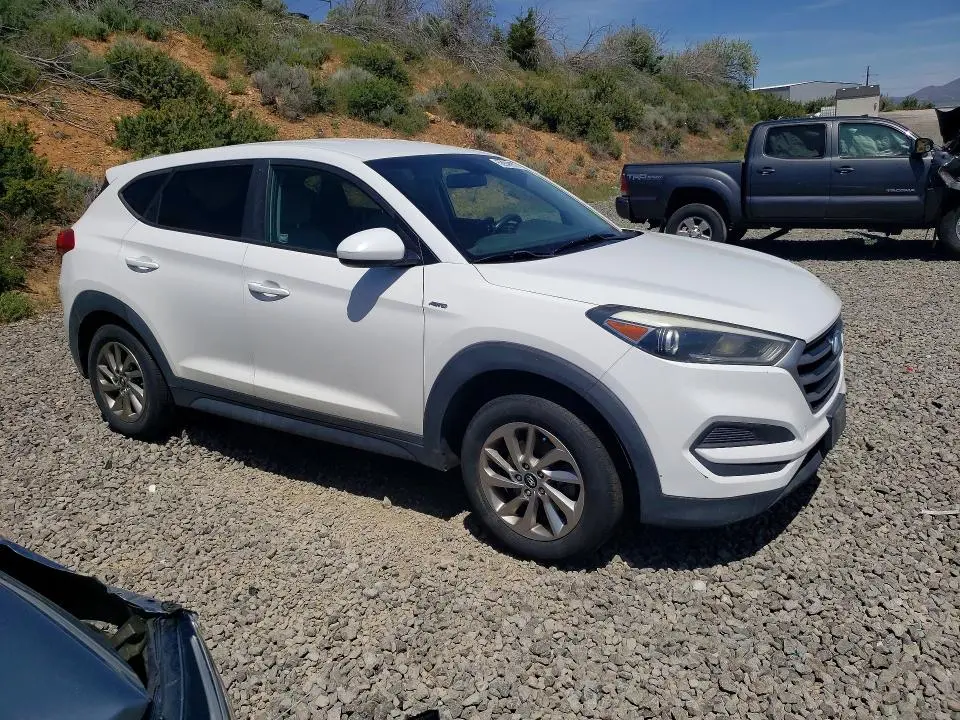 2018 HYUNDAI TUCSON SE  