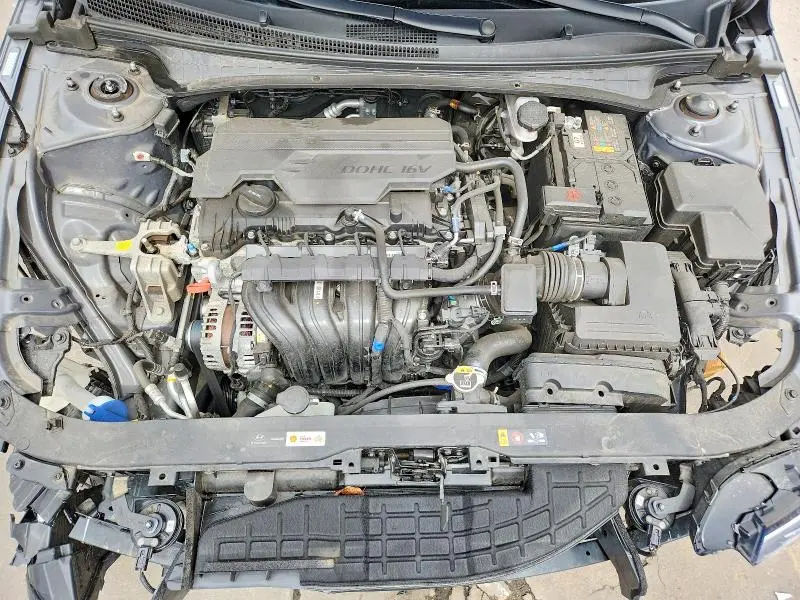 2024 HYUNDAI ELANTRA SE  