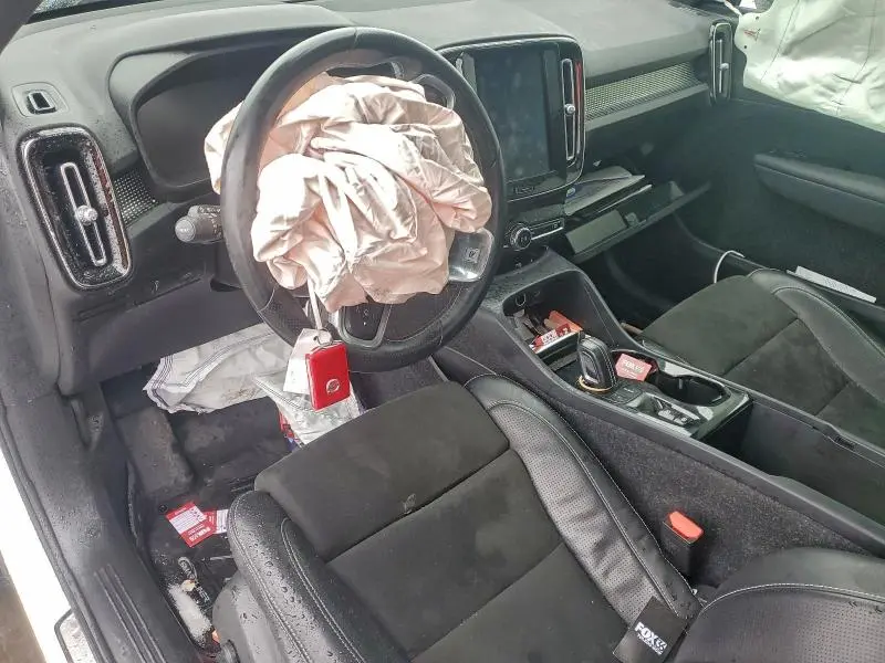 2019 VOLVO XC40 T5 R-DESIGN  