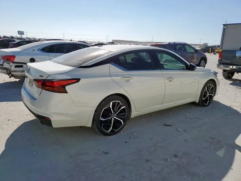 2024 NISSAN ALTIMA SR  