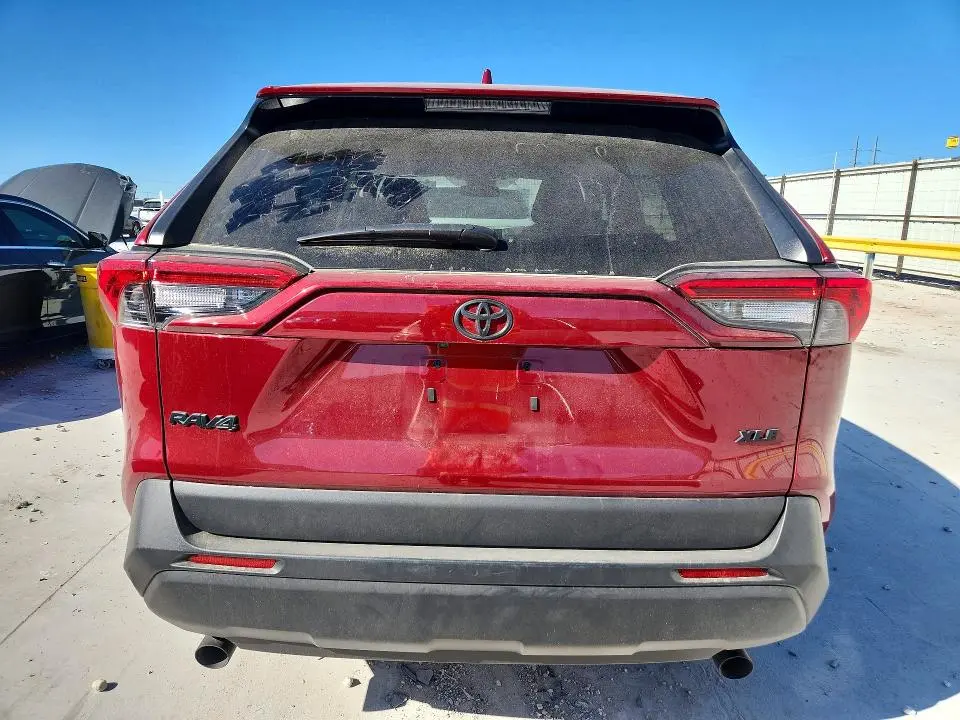 2025 TOYOTA RAV4 XLE  