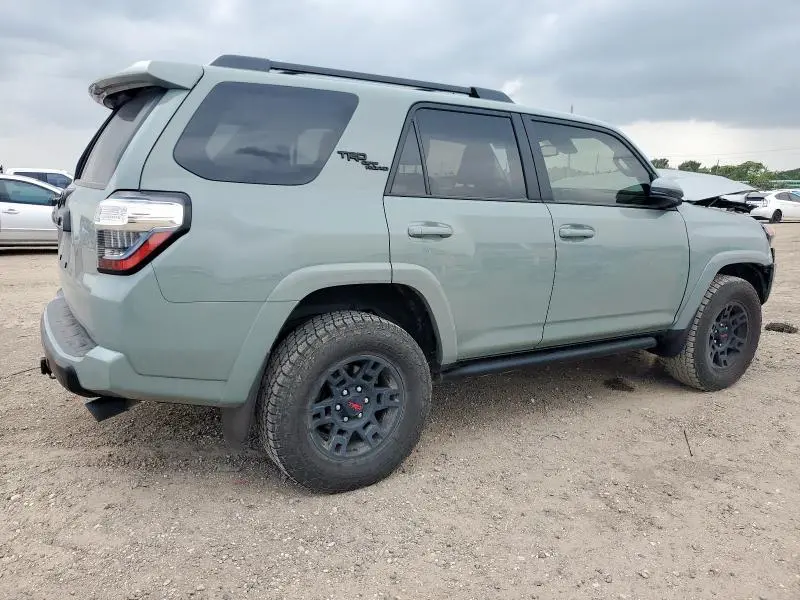 2023 TOYOTA 4RUNNER SE  