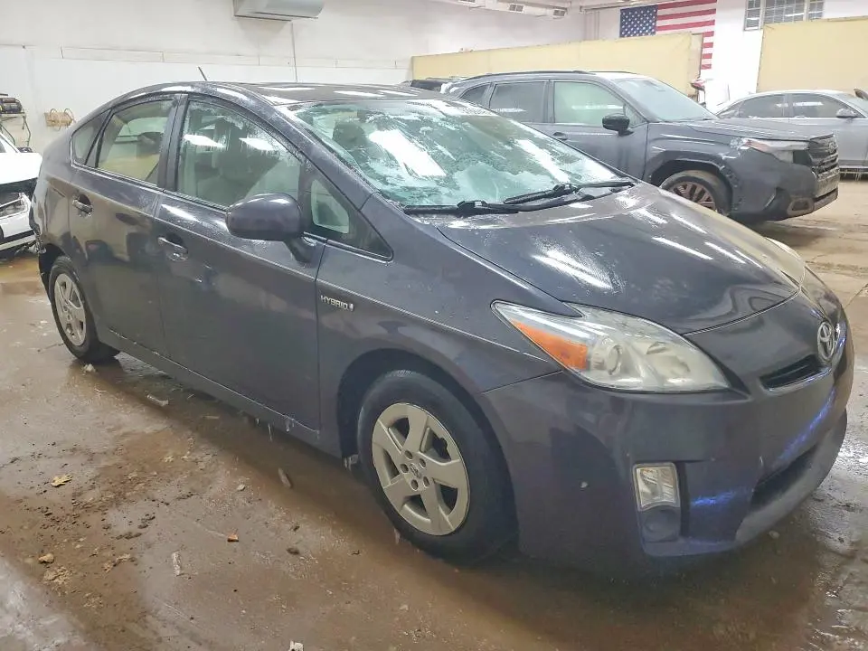 2010 TOYOTA PRIUS III  