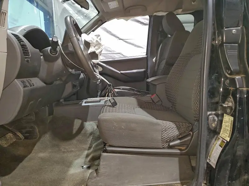 2011 NISSAN FRONTIER SV  