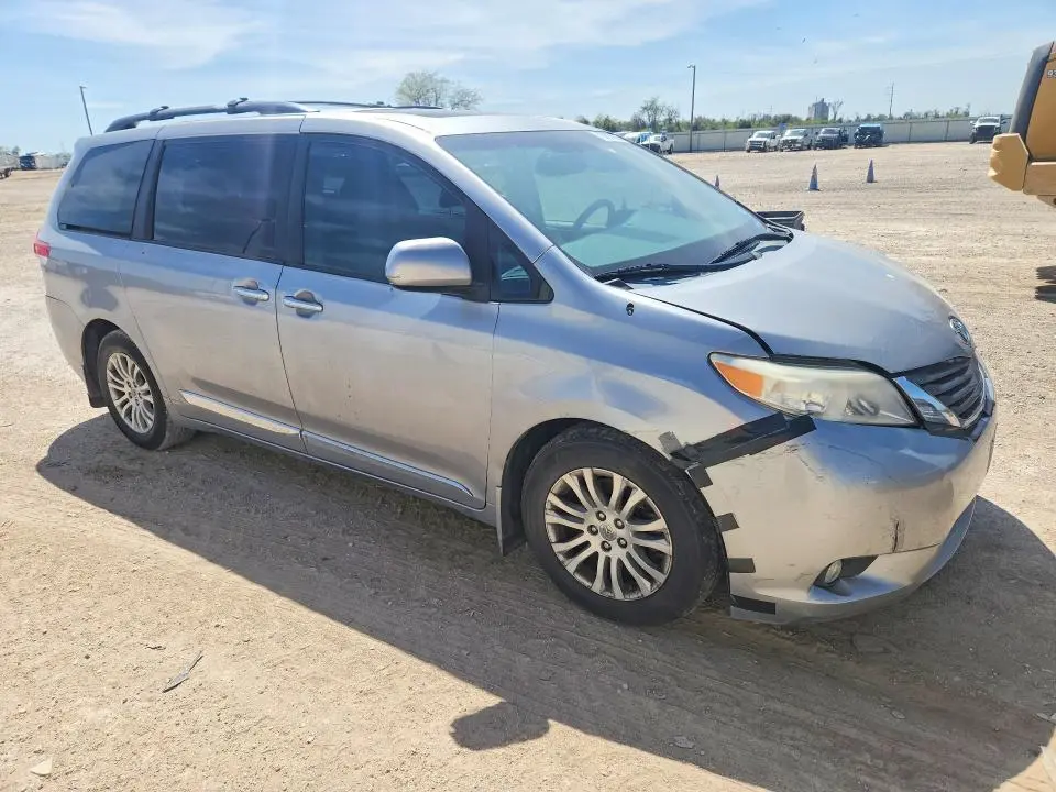 2013 TOYOTA SIENNA XLE 8-PASSENGER  
