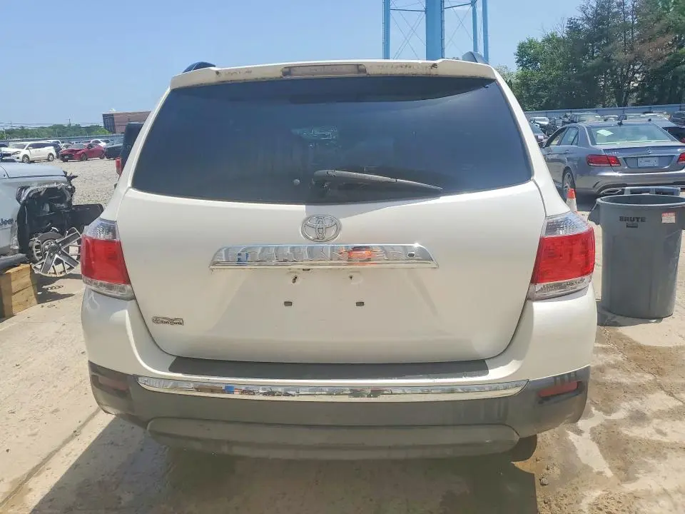 2013 TOYOTA HIGHLANDER LIMITED  