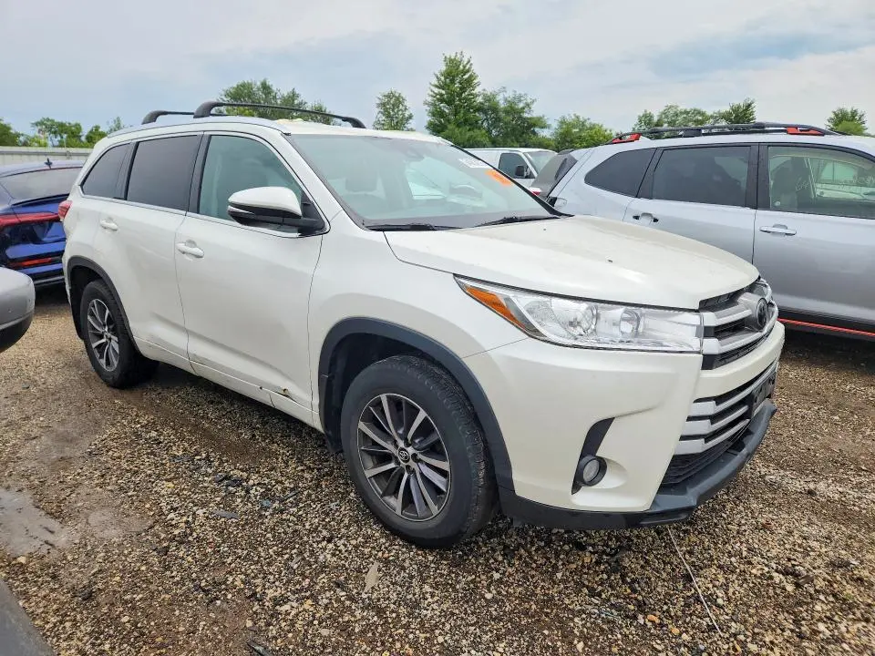 2017 TOYOTA HIGHLANDER XLE  