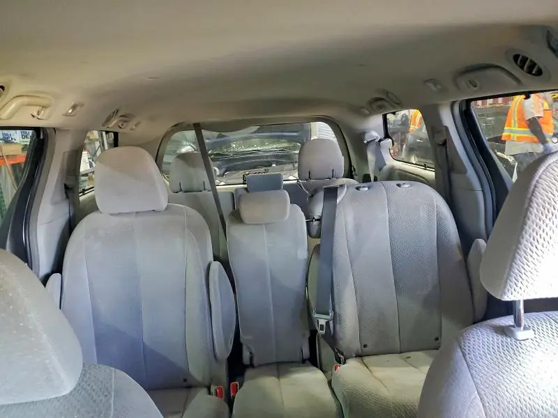 2014 TOYOTA SIENNA LE  