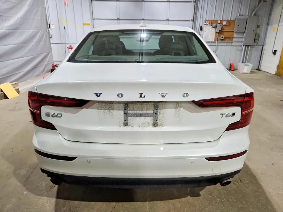 2020 VOLVO S60 T6 MOMENTUM  