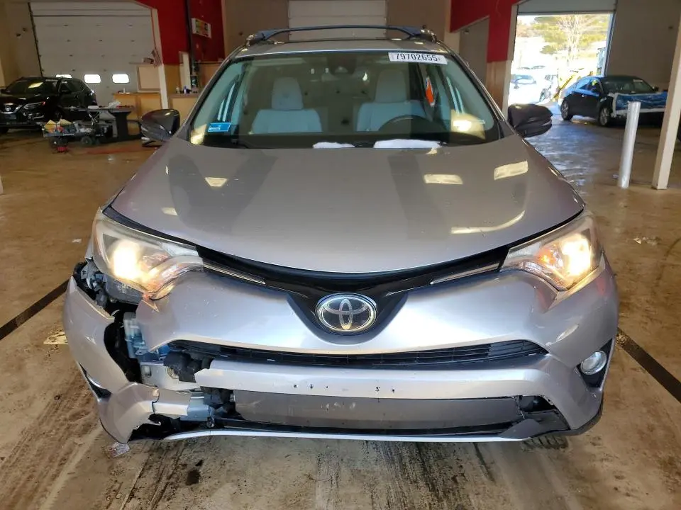 2018 TOYOTA RAV4 XLE  