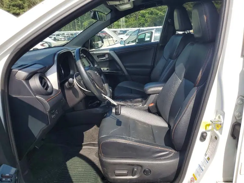 2016 TOYOTA RAV4 SE  