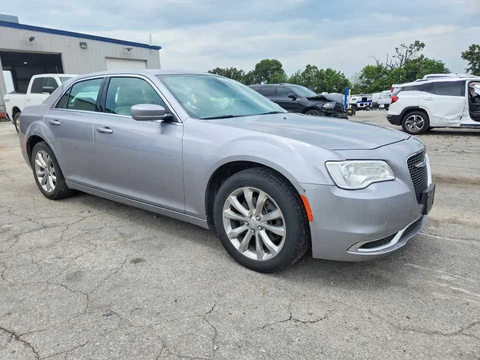 2017 CHRYSLER 300 LIMITED  
