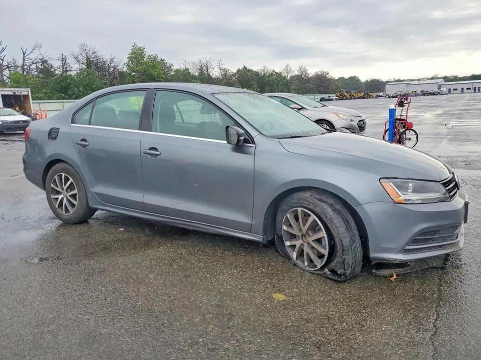 2017 VOLKSWAGEN JETTA SE  