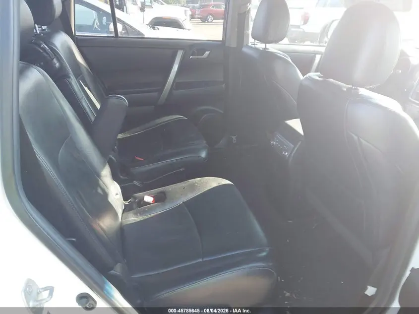 2013 TOYOTA HIGHLANDER SE V6