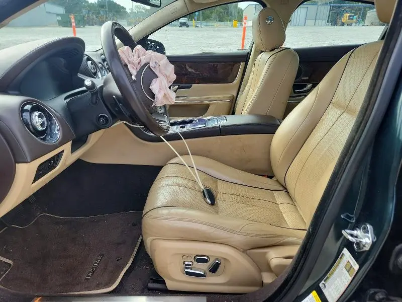 2011 JAGUAR XJ   