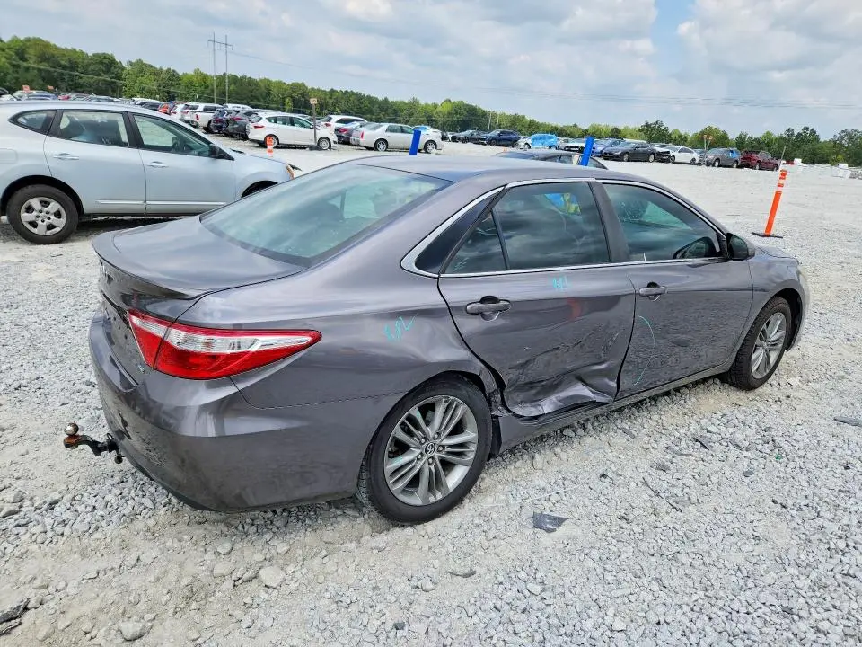 2015 TOYOTA CAMRY SE  