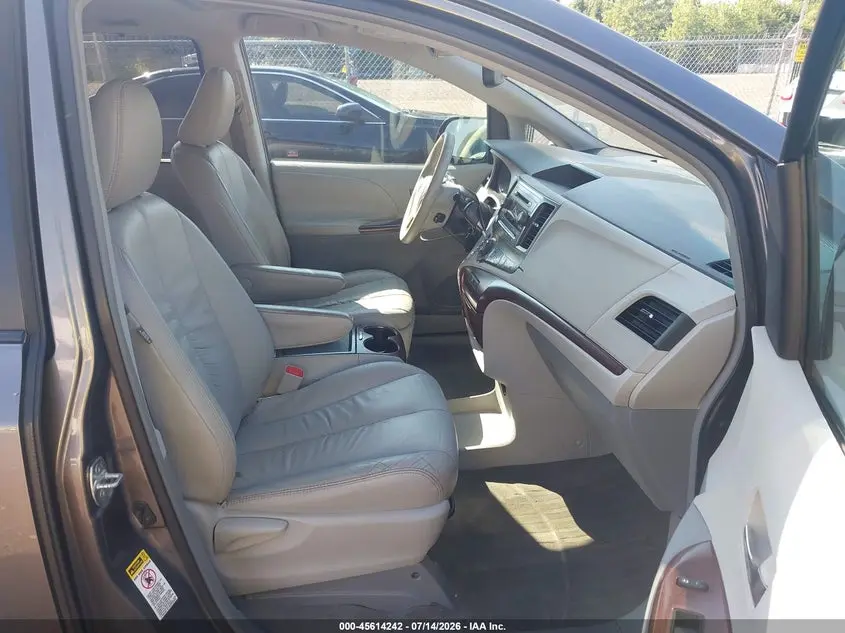 2011 TOYOTA SIENNA XLE V6