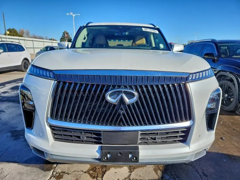 2025 INFINITI QX80 LUXE  