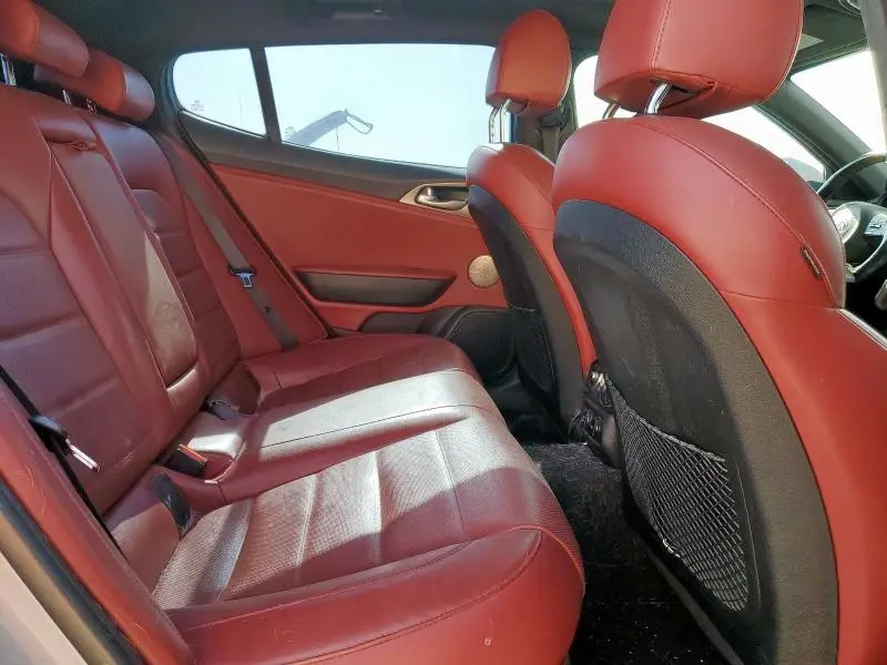 2019 KIA STINGER GT2  