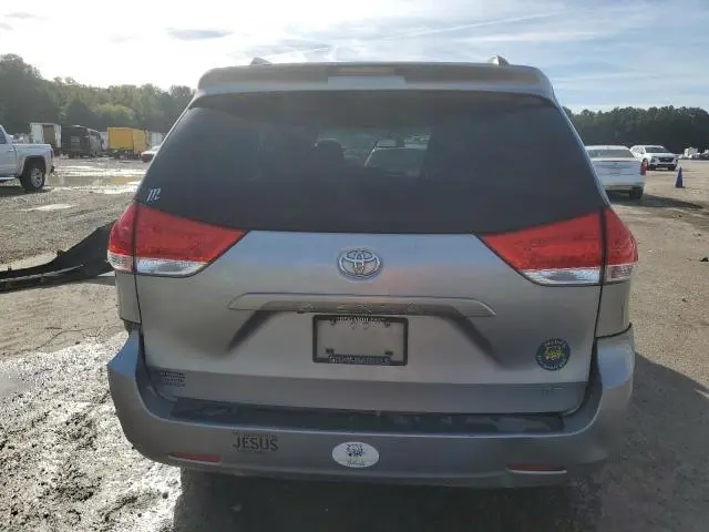 2013 TOYOTA SIENNA LE