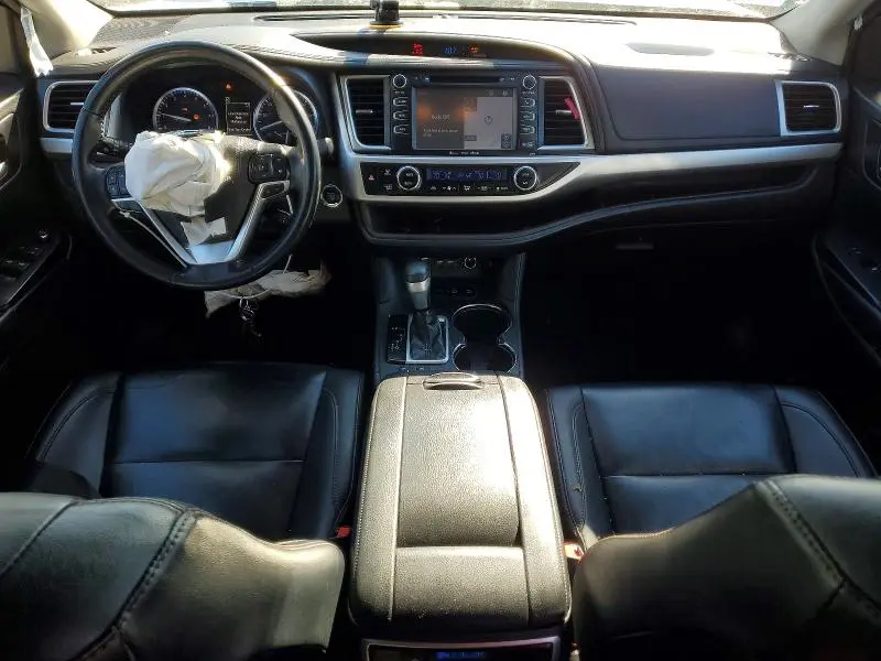 2019 TOYOTA HIGHLANDER SE  