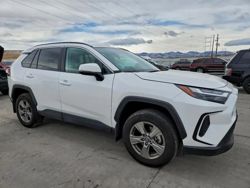 2024 TOYOTA RAV4 XLE  