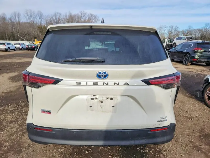 2021 TOYOTA SIENNA   