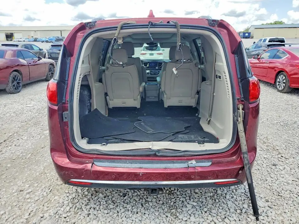 2017 CHRYSLER PACIFICA LIMITED  