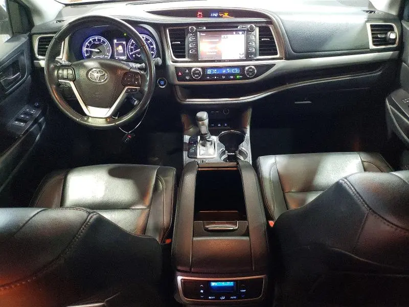 2019 TOYOTA HIGHLANDER SE  