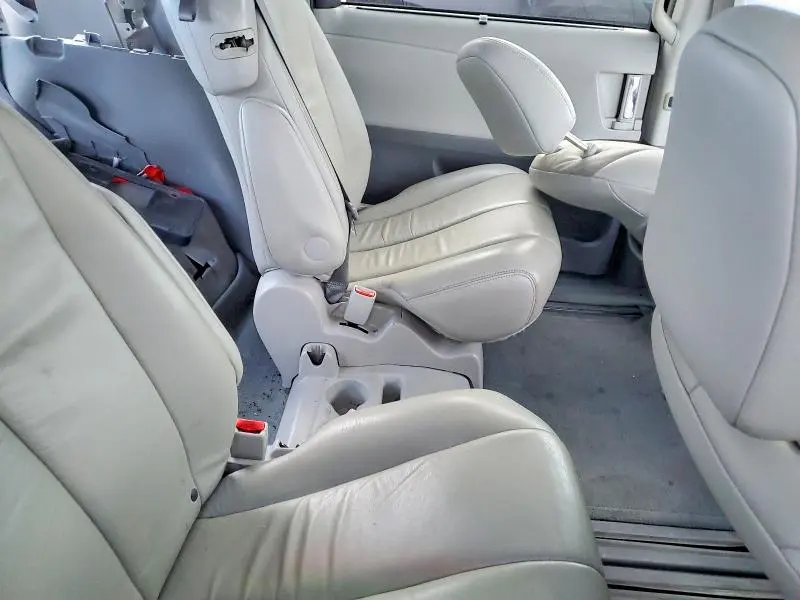2014 TOYOTA SIENNA XLE  