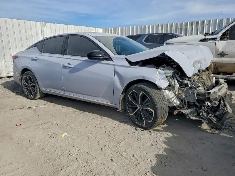 2024 NISSAN ALTIMA SR  