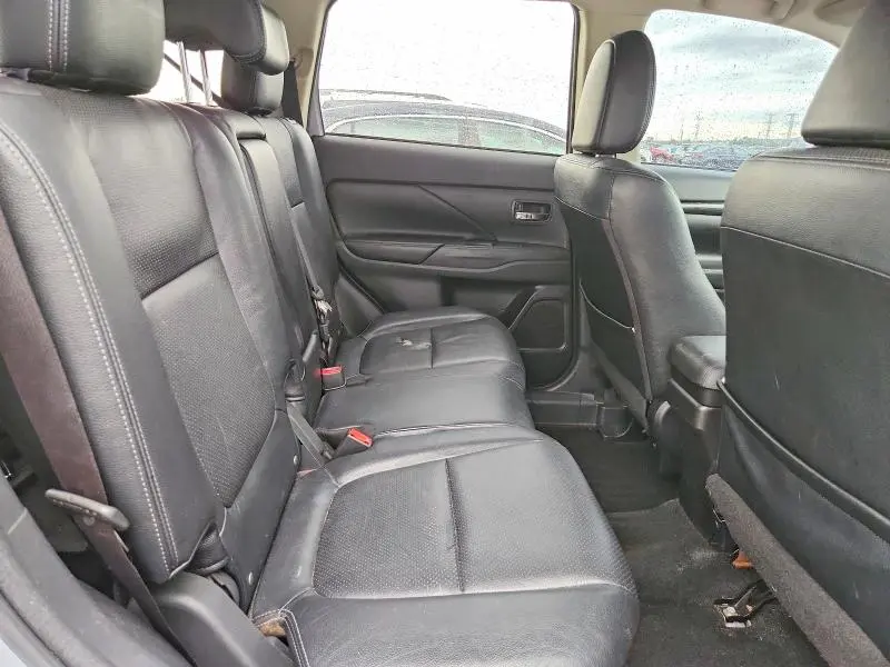 2016 MITSUBISHI OUTLANDER SE  