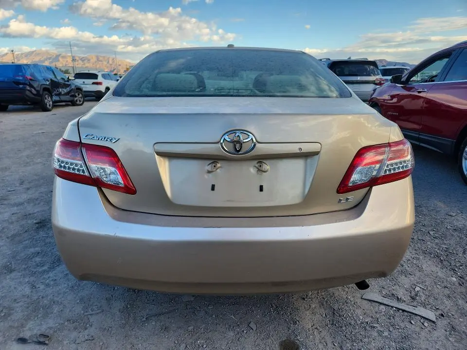 2011 TOYOTA CAMRY LE  
