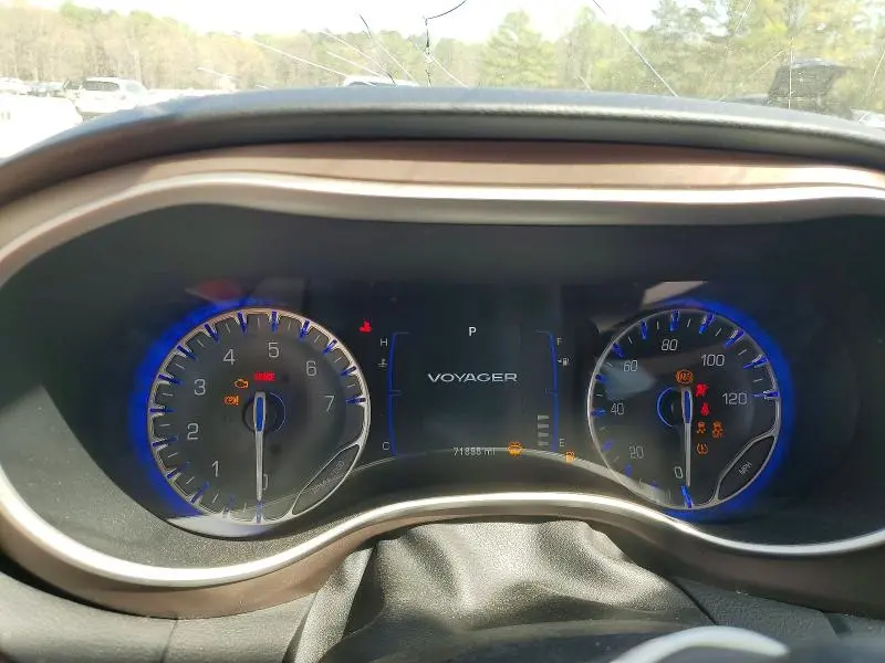 2022 CHRYSLER VOYAGER LX  