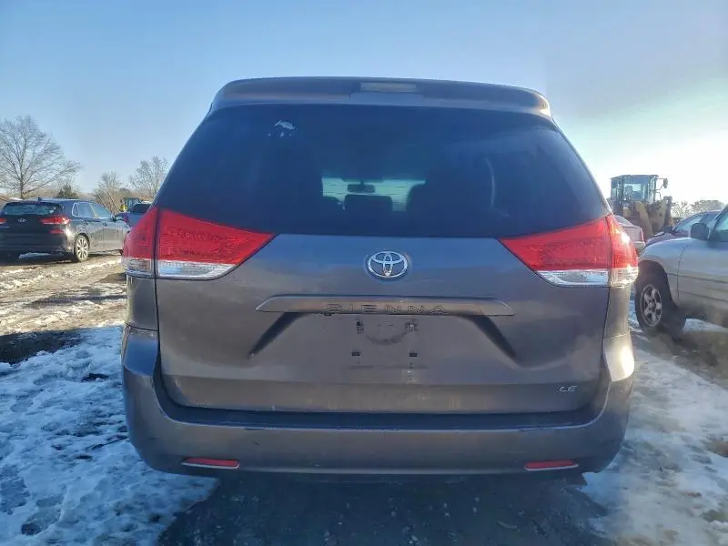 2013 TOYOTA SIENNA   