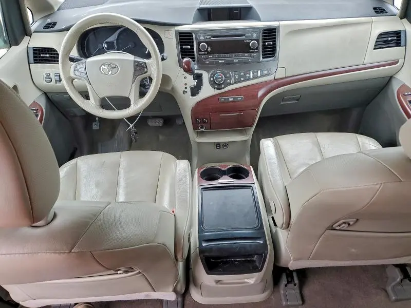 2012 TOYOTA SIENNA XLE  