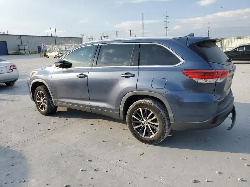 2019 TOYOTA HIGHLANDER SE  
