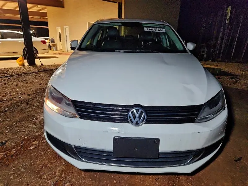 2013 VOLKSWAGEN JETTA SE  
