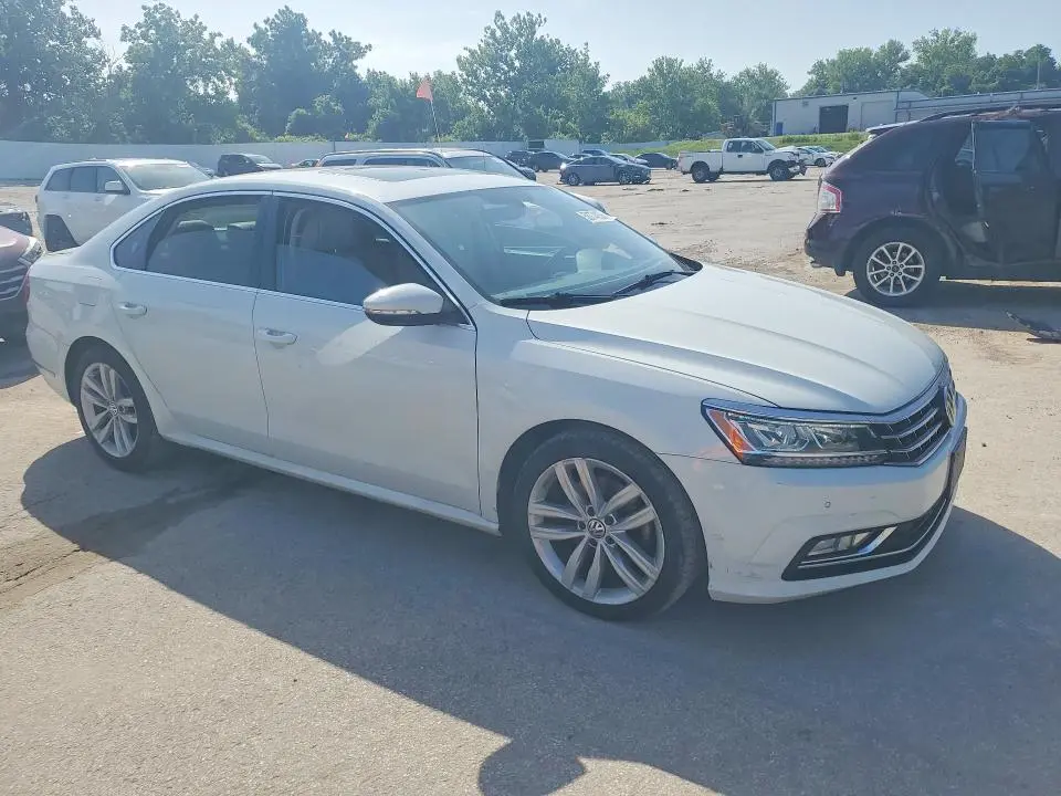 2018 VOLKSWAGEN PASSAT SE  