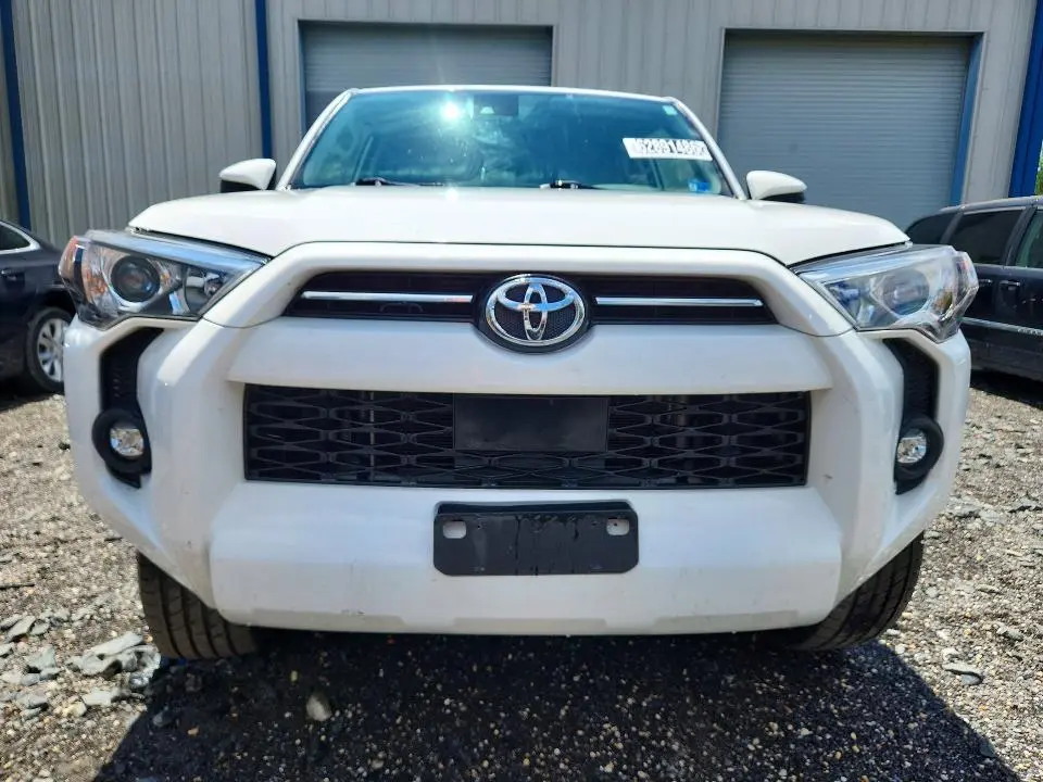 2022 TOYOTA 4RUNNER SR5  