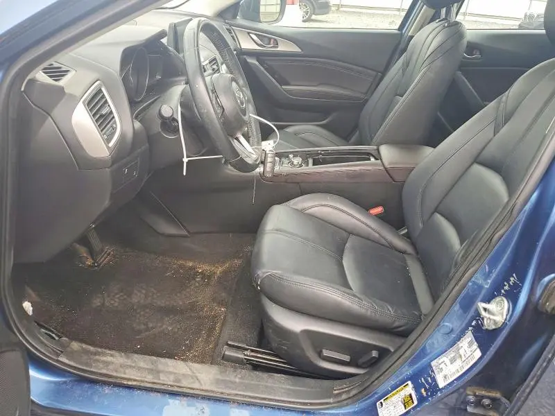 2018 MAZDA 3 TOURING  