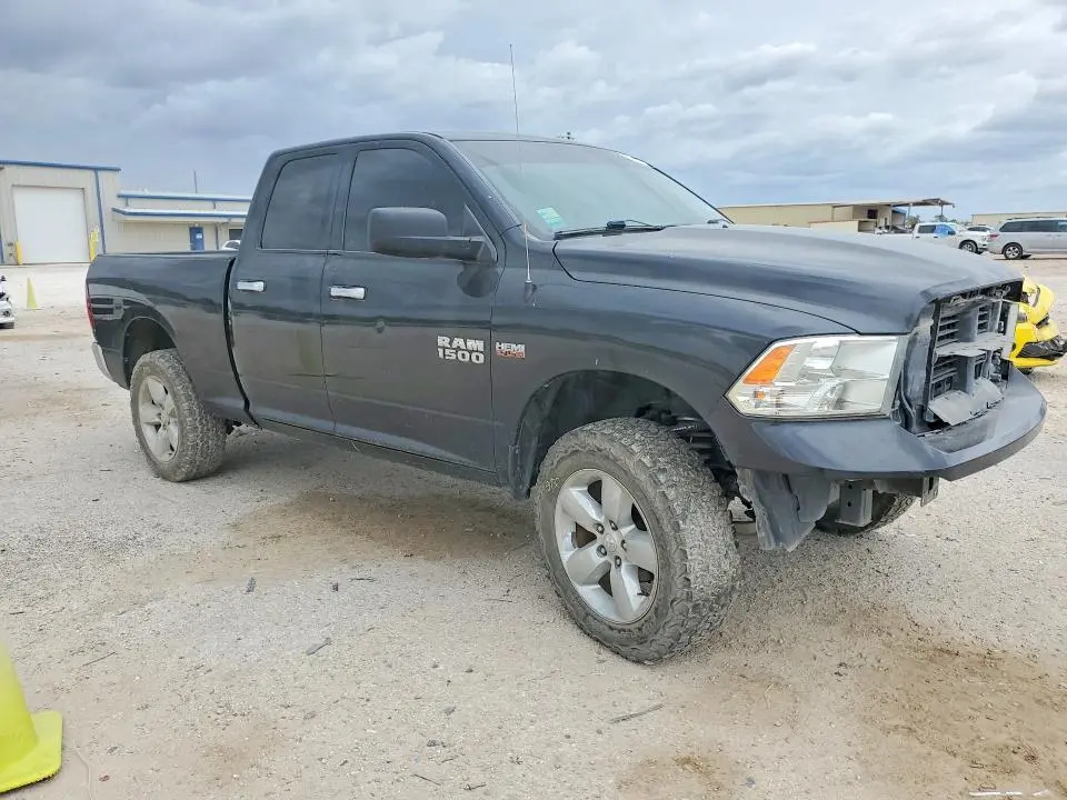2016 RAM 1500 SLT  