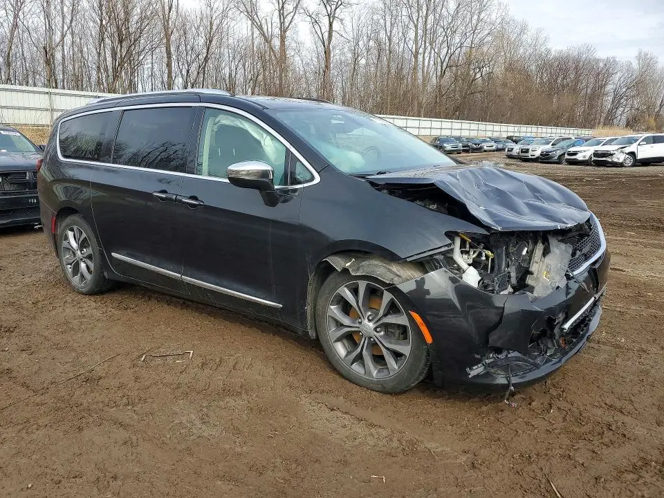 2018 CHRYSLER PACIFICA LIMITED  