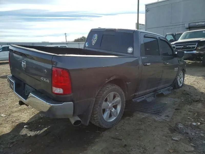 2016 RAM 1500 SLT  